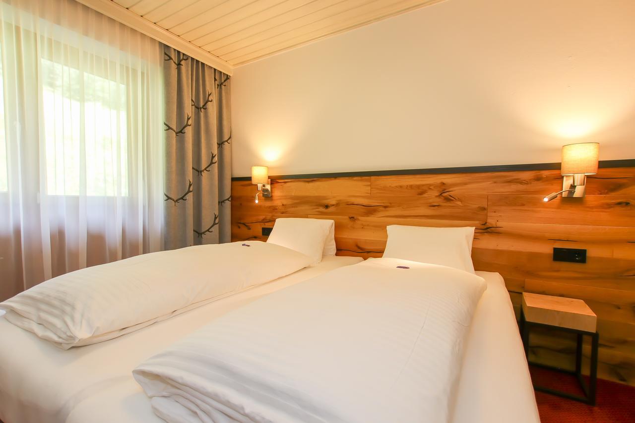 Gasthof Baerenwirt Hotell Fusch an der Grossglocknerstrasse Eksteriør bilde