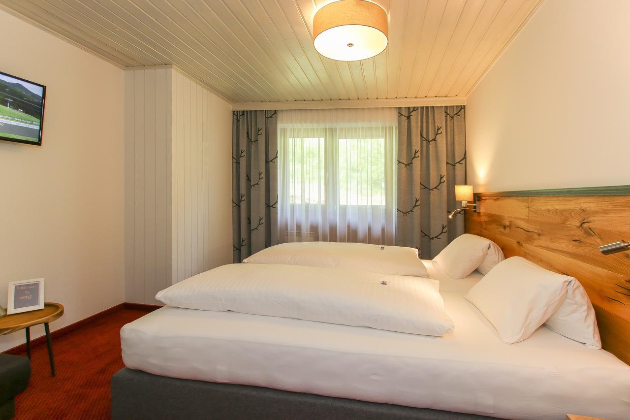 Gasthof Baerenwirt Hotell Fusch an der Grossglocknerstrasse Eksteriør bilde